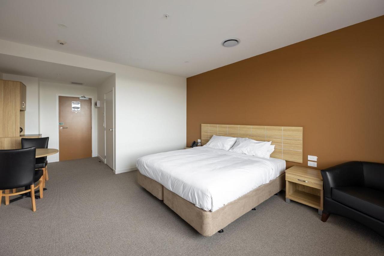 Manha Hotel Auckland Airport Exterior photo