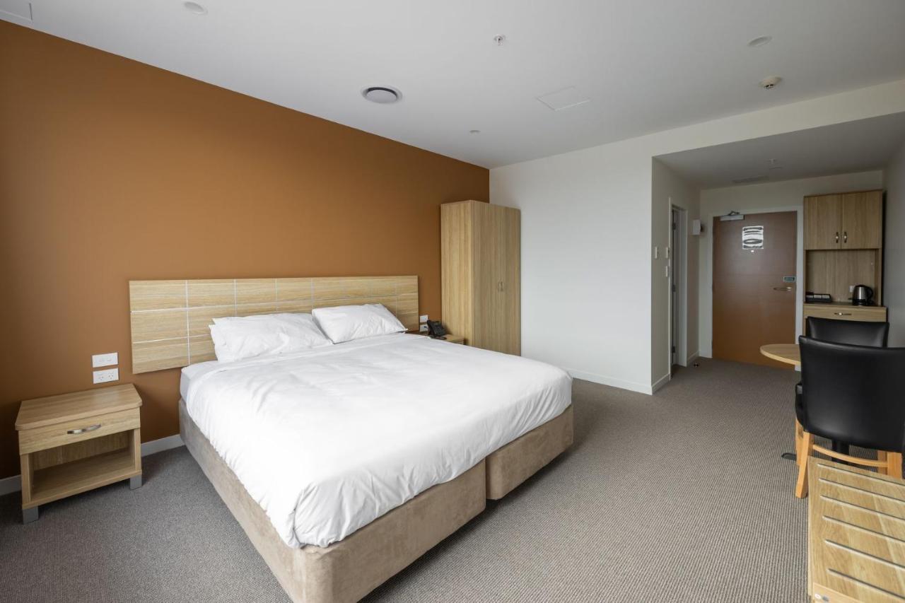 Manha Hotel Auckland Airport Exterior photo