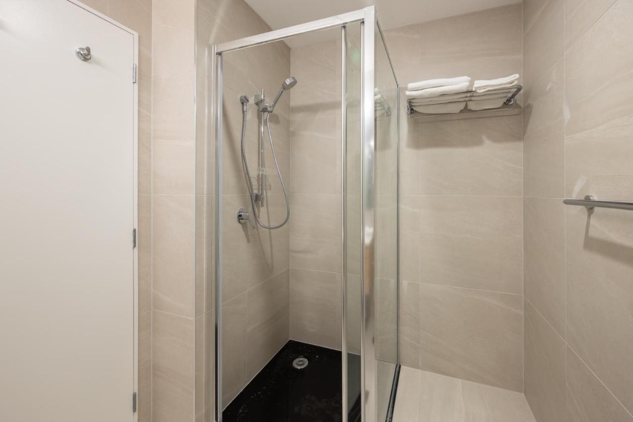 Manha Hotel Auckland Airport Exterior photo