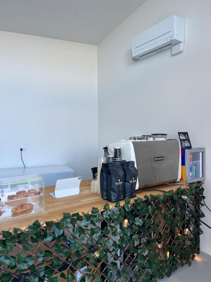Manha Hotel Auckland Airport Exterior photo