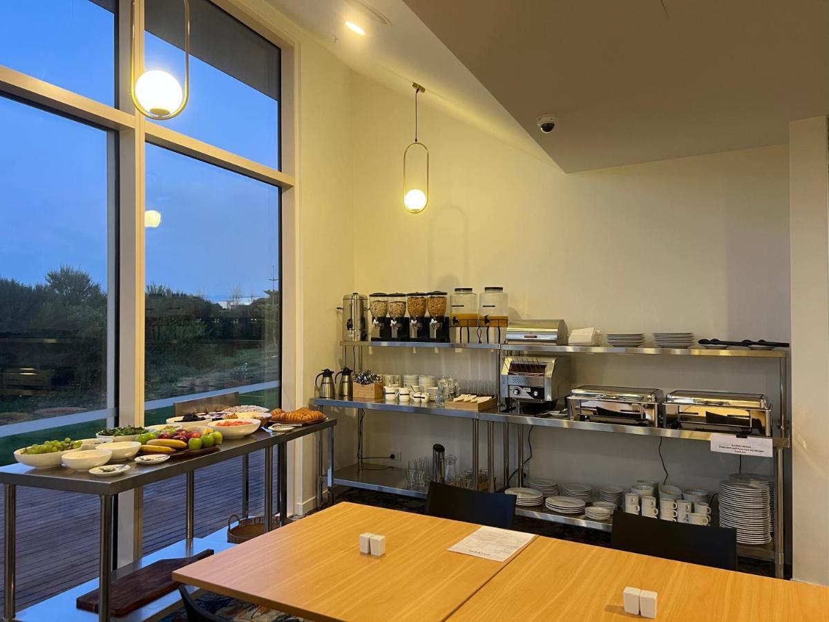 Manha Hotel Auckland Airport Exterior photo