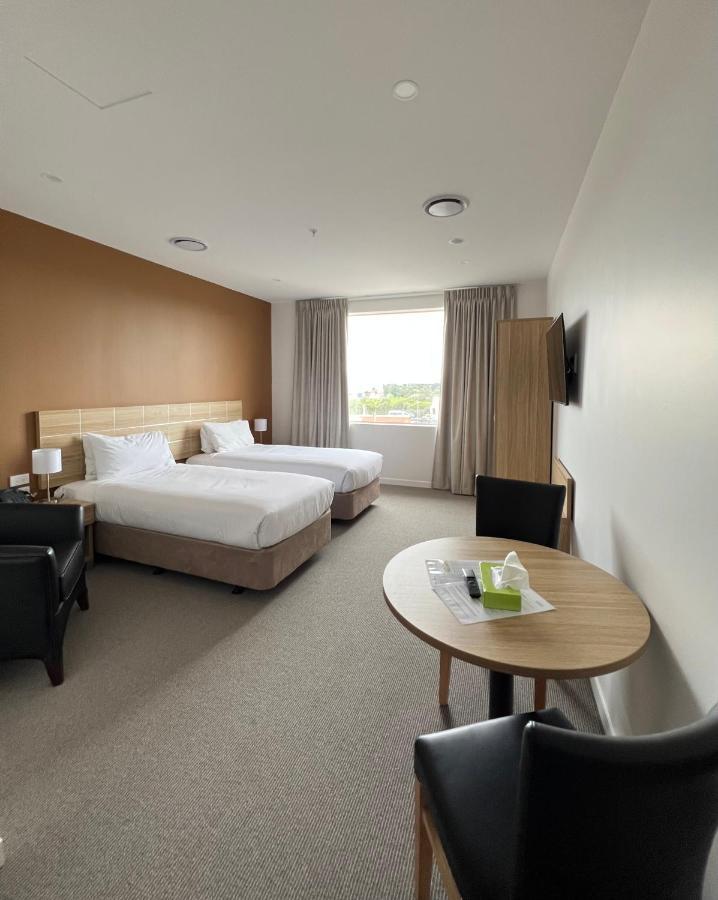 Manha Hotel Auckland Airport Exterior photo